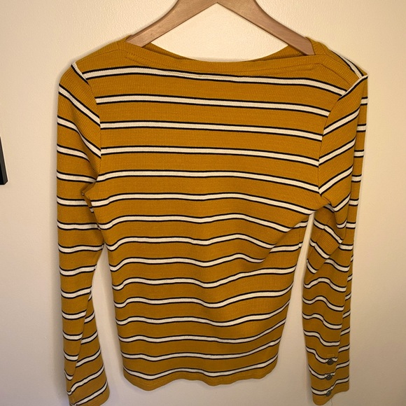 Medium long sleeve tee with button detailing on sleeves - Picture 2 of 3